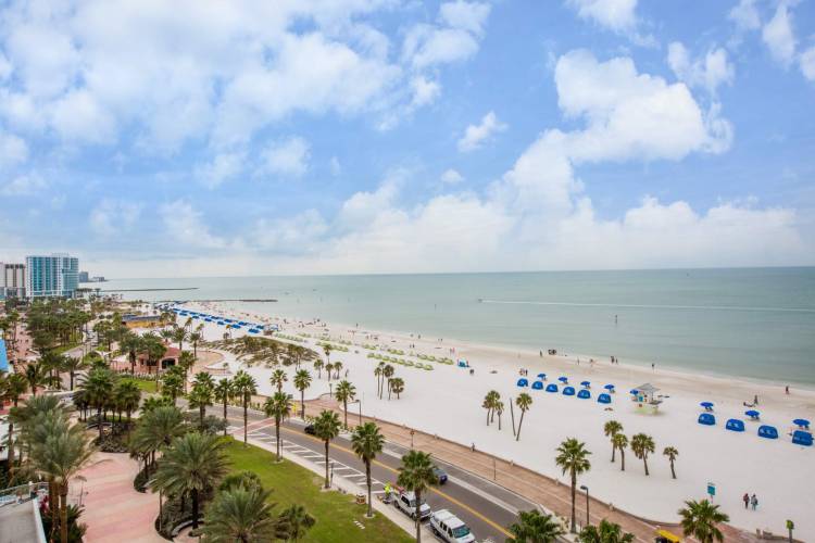 Clearwater Beach shoreline for large group vacations
